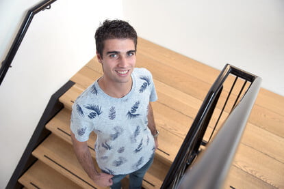 Midshot Remy Boulassouak